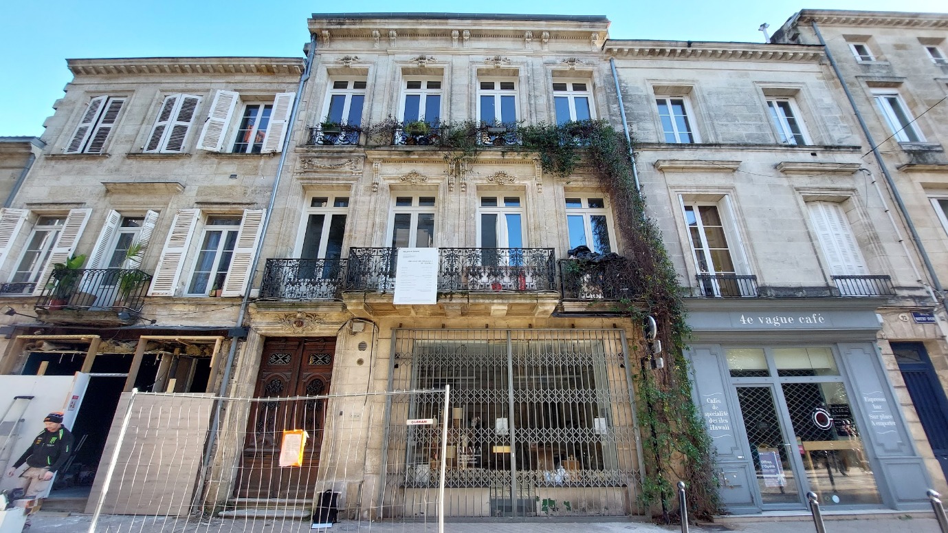 Création de la devanture d'un atelier de céramiste rue Notre-Dame aux Chartrons, Bordeaux. Esquisse, permis et validation ABF.