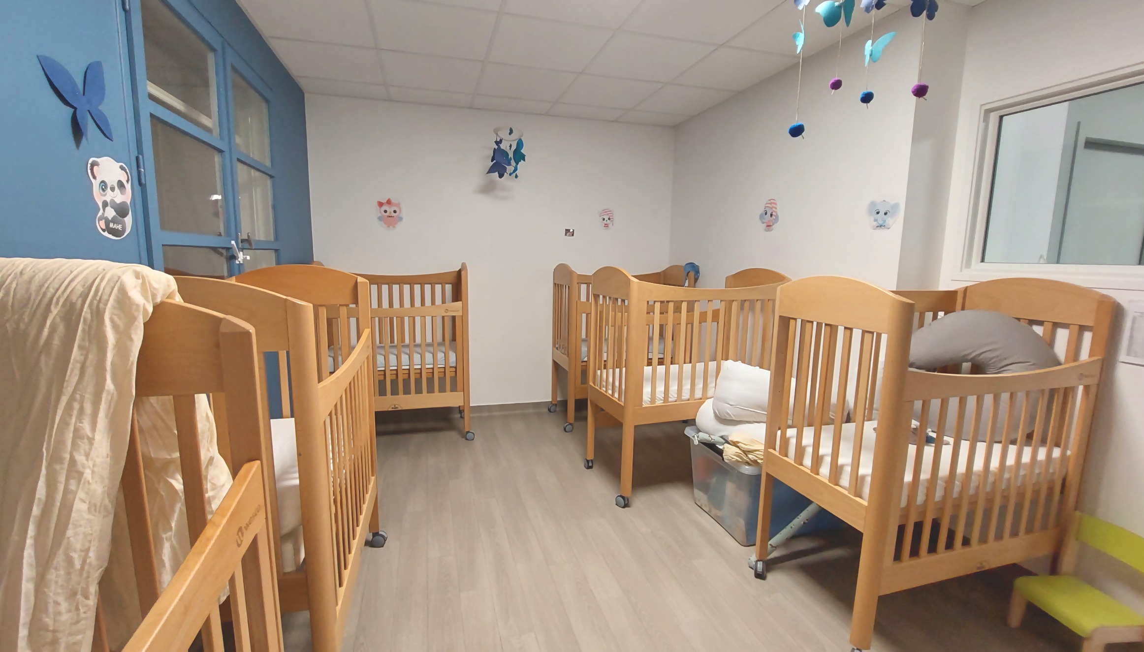 Transformation d'un pavillon en micro-crèche de 12 enfants à Arveyres (33) pour Les Chérubins. Esquisse, permis, DCE et chantier.